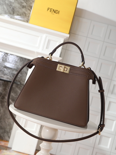 フェンディバッグ側面デザイン